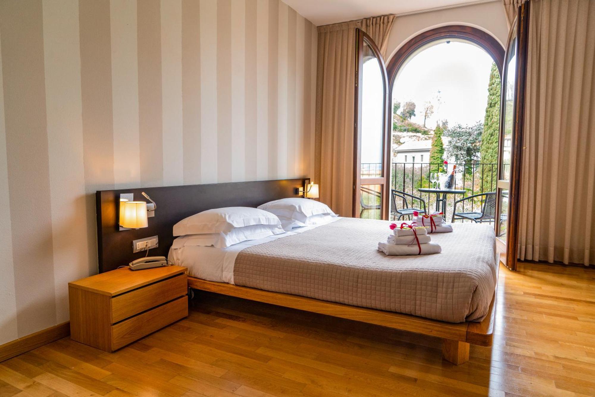 Ahg Donna Silvia Wellness Hotel Manerba del Garda Exteriér fotografie