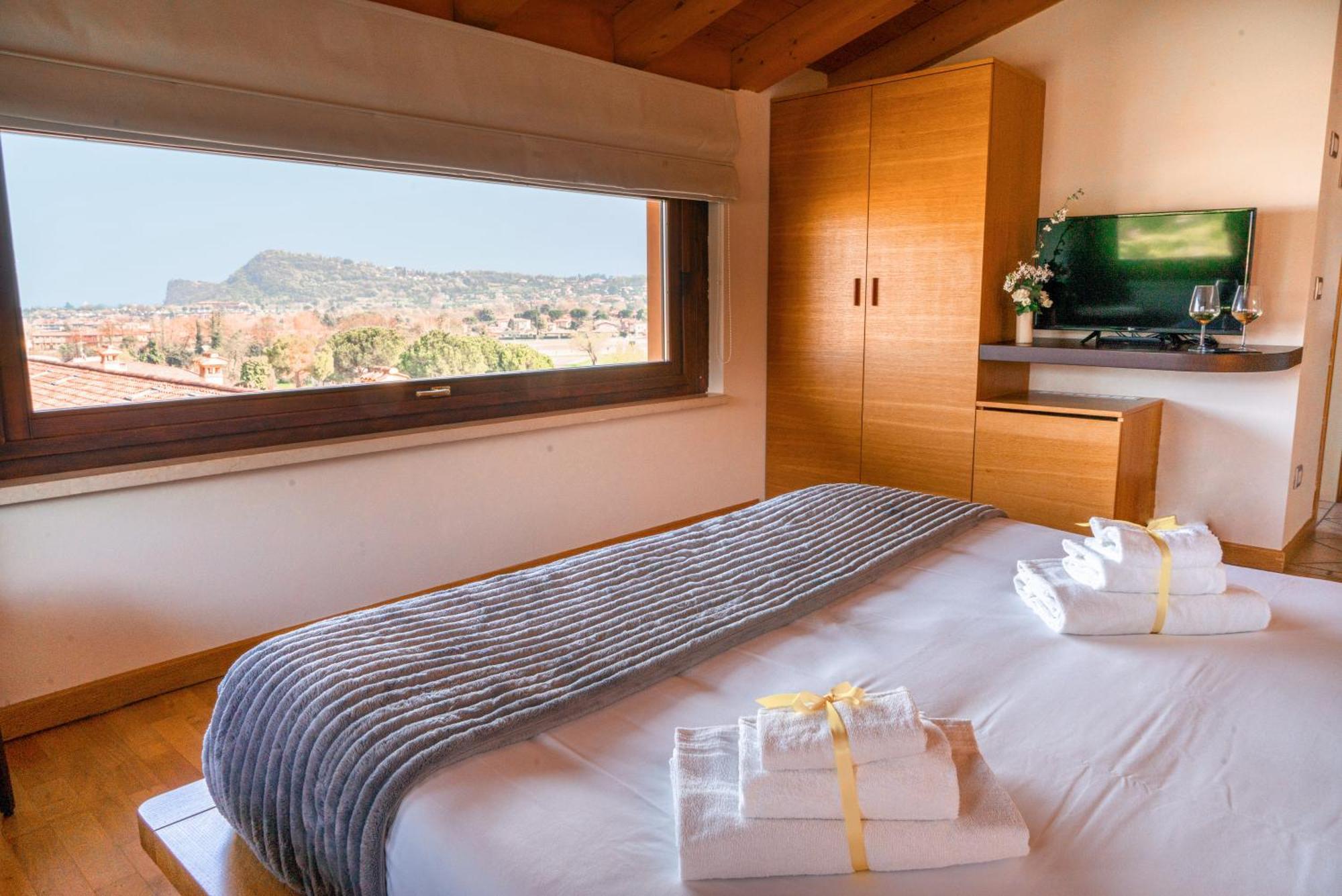 Ahg Donna Silvia Wellness Hotel Manerba del Garda Exteriér fotografie